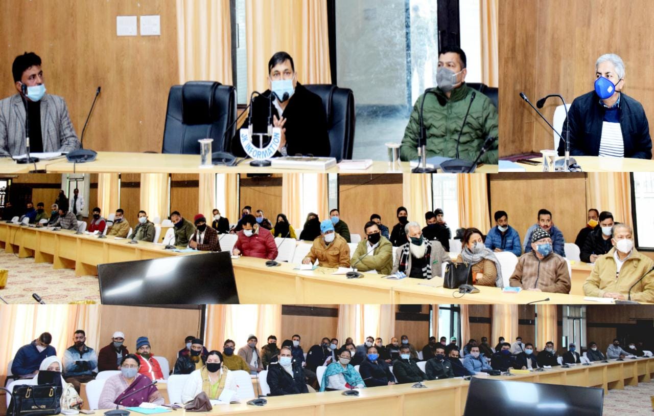 DC Kishtwar reviews the status of vaccination ahead of the re-opening of schools in Kishtwar